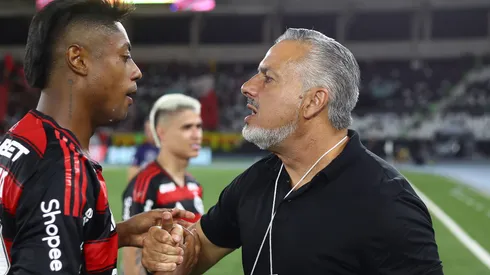 José Boto se reuniu com comissão técnica nesta 2ª para definir estratégia contra Vasco no fim de semana - Fotos: Gilvan de Souza/Flamengo