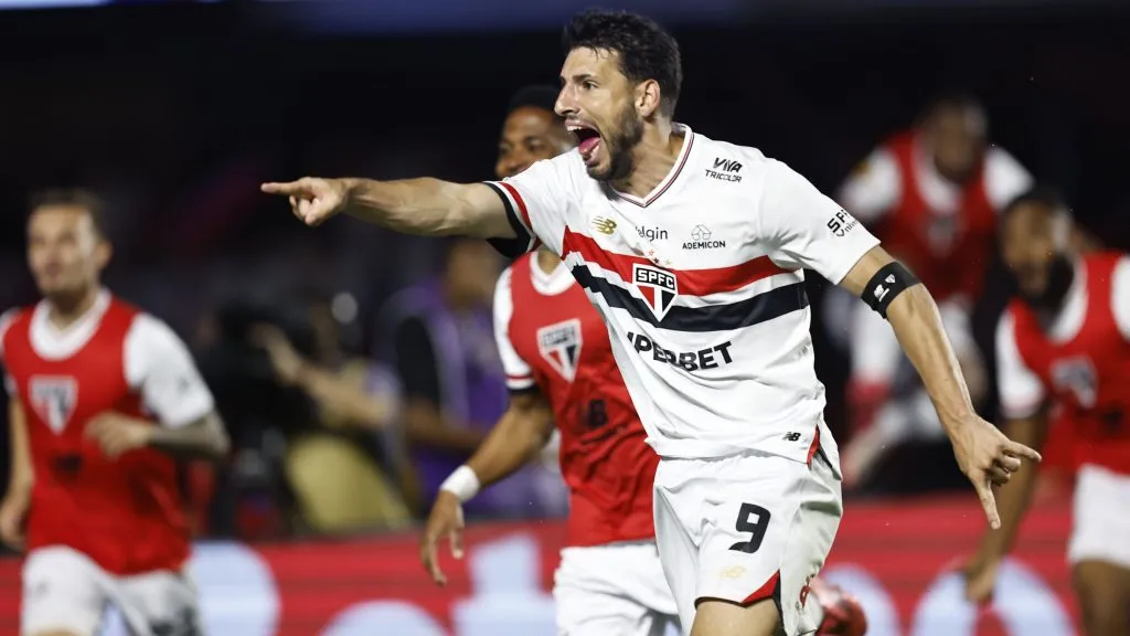 São Paulo venceu o Novorizontino com gol de Calleri - Créditos: Rubens Chiri, Miguel Schincariol e Paulo Pinto/Saopaulofc.net.