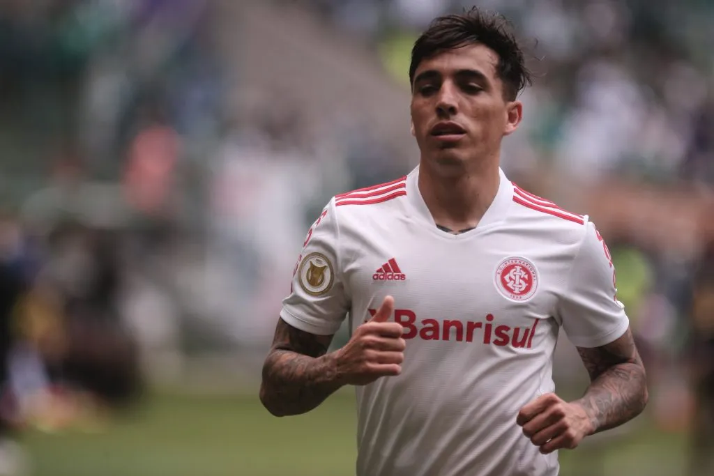 Saravia com a camisa do Inter – Foto: Ettore Chiereguini/AGIF