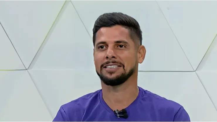 Cicinho analisa Choque-Rei pelo Brasileirão