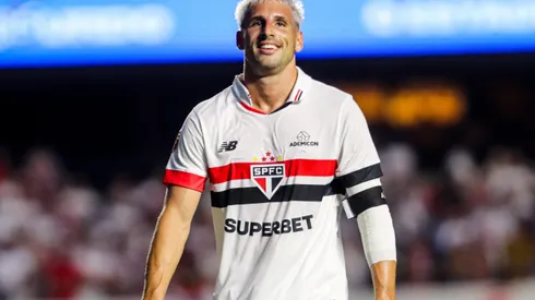 SP - SAO PAULO - 17/02/2024 - PAULISTA 2024, SAO PAULO X BRAGANTINO - Calleri jogador do Sao Paulo lamenta durante partida contra o Bragantino no estadio Morumbi pelo campeonato Paulista 2024. Foto: Reinaldo Campos/AGIF