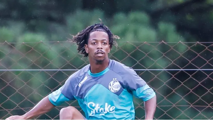 Ênio, atacante do Juventude