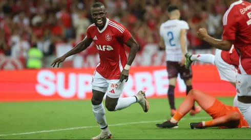 Enner Valencia comemora um dos seus gols contra o Caxias, pela semifinal do Gauchão. Foto: Ricardo Duarte/Internacional.
