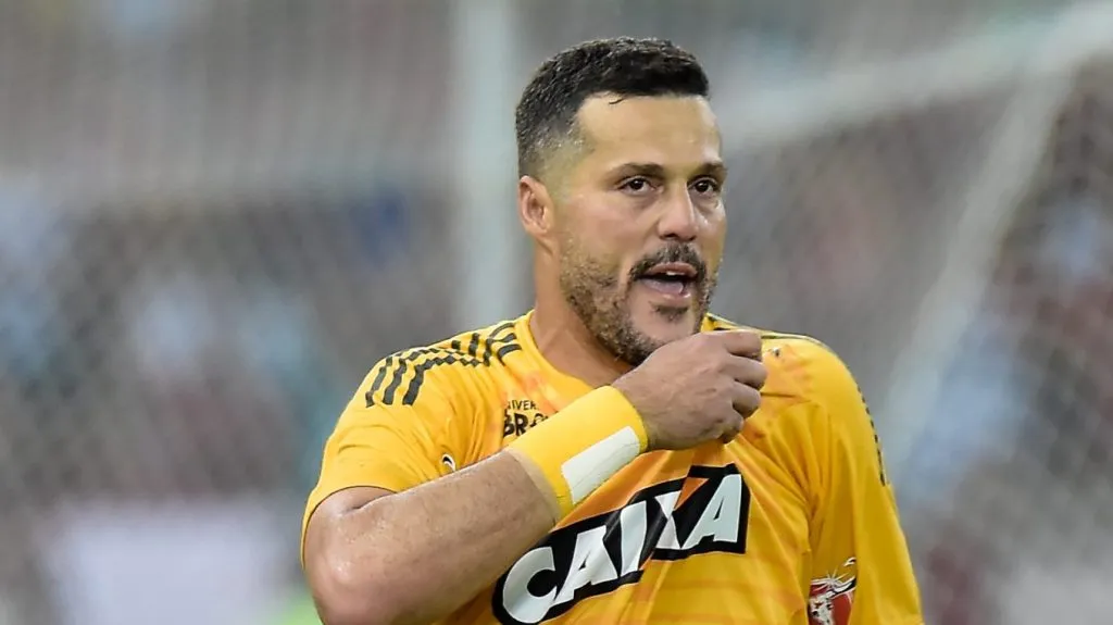 Foto: Thiago Ribeiro/AGIF  – Júlio César é ídolo do Mengão e cobra atenção máxima do time de Filipe Luís na fase de grupos do Mundial.