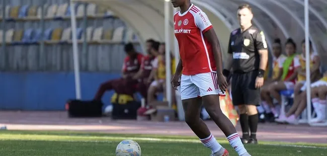 A jovem zagueira brilhou com a camisa do Internacional durante sua passagem pelo clube gaúcho. Divulgação/Instagram: Carla Tays ; Internacional
