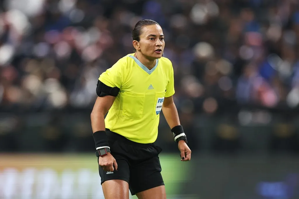 Arbitragem de Edina se tornou alvo de críticas – Foto: Francois Nel/Getty Images