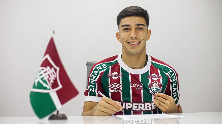 Lezcano ao ser anunciado pelo Fluminense - Foto: Lucas Merçon/FFC