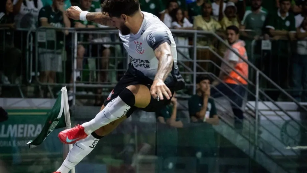 Yuri Alberto chutou a bandeirinha do Palmeiras - Foto: IMAGO/Fotoarena.