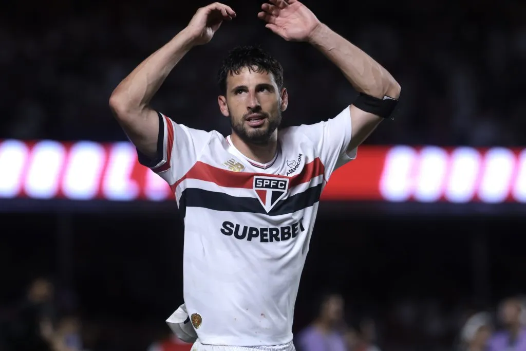 Calleri jogador do São Paulo comemora seu gol durante partida contra o Novorizontino no estádio Morumbi pelo campeonato Paulista 2025. Foto: Marcello Zambrana/AGIF