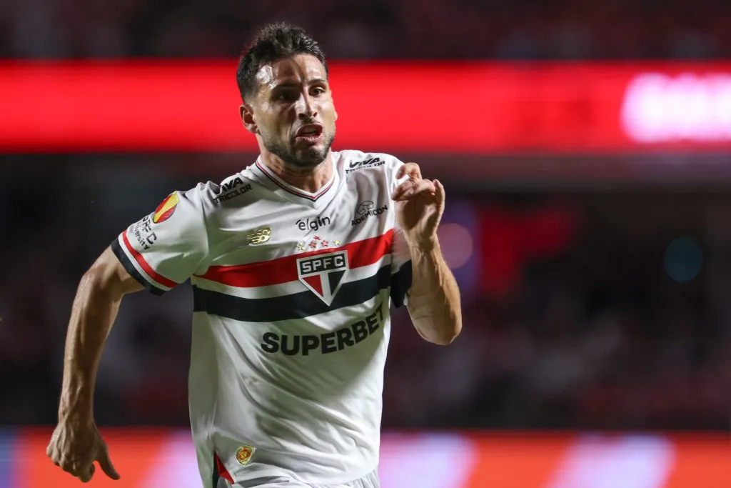 SP – SAO PAULO – 19/02/2025 – PAULISTA 2025, SAO PAULO X PONTE PRETA – Calleri jogador do Sao Paulo durante partida contra o Ponte Preta no estadio Morumbi pelo campeonato Paulista 2025. Foto: Marcello Zambrana/AGIF