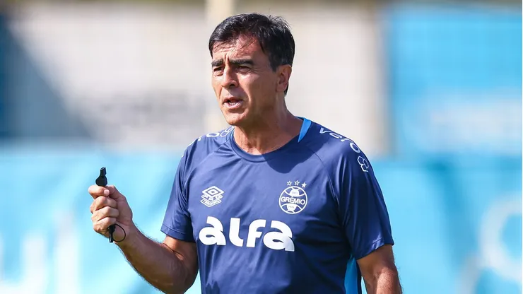 Quinteros em ação durante treino do Grêmio.