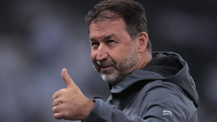 Augusto Melo pode fazer mais uma contratação ao Corinthians.
