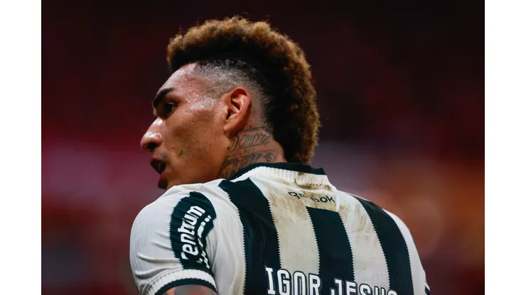 Igor Jesus jogador do Botafogo durante partida contra o Internacional no estádio Beira-Rio pelo campeonato Brasileiro A 2024. Foto: Luiz Erbes/AGIF