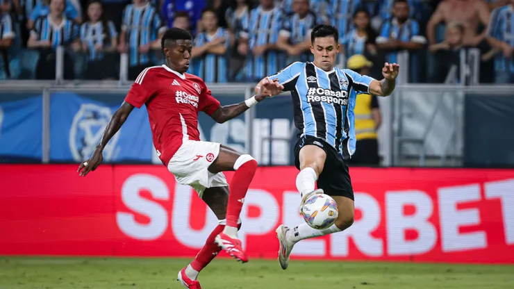 Rivais voltam a se enfrentar - Foto: Maxi Franzoi/AGIF.