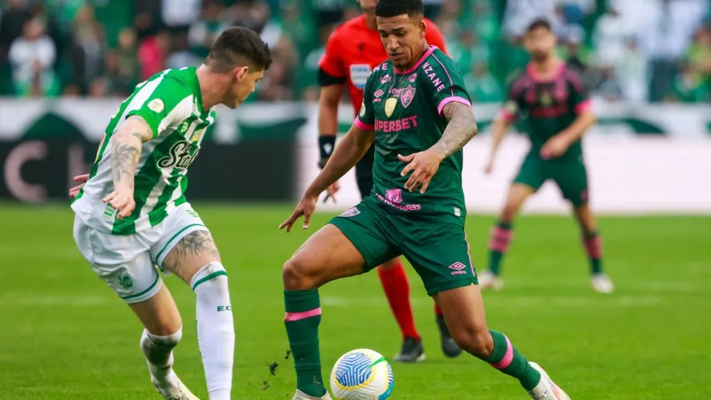 Kauã Elias atuando pelo Fluminense