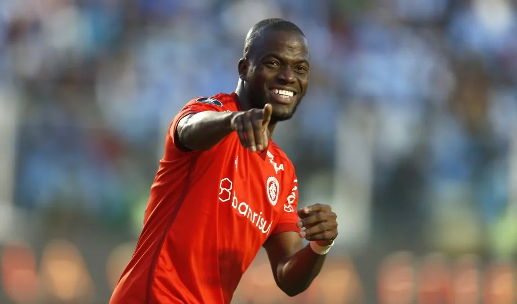 LA PAZ, BOLIVIA – AUGUST 22: Enner Valencia of Internacional celebrates after scoring the team’s first goal during a Copa CONMEBOL Libertadores 2023 quarterfinal first leg match between Bolivar and Internacional at Hernando Siles Stadium on August 22, 2023 in La Paz, Bolivia. (Photo by Gaston Brito Miserocchi/Getty Images)