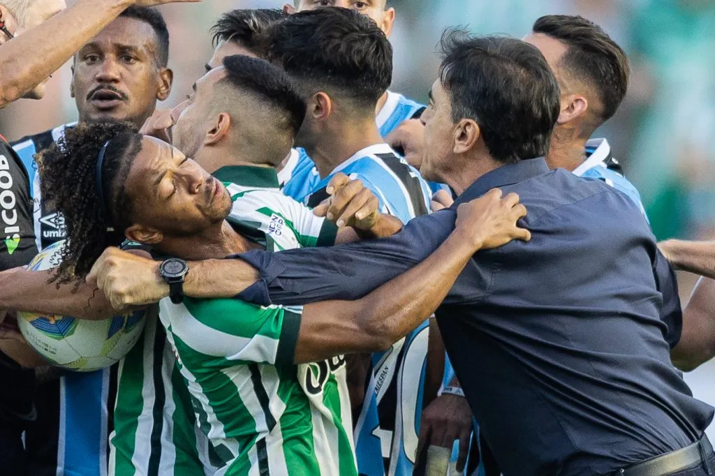Juventude e Grêmio protagonizaram um jogo cheio de polêmicas pelo Gauchão. Foto: Liamara Polli/AGIF