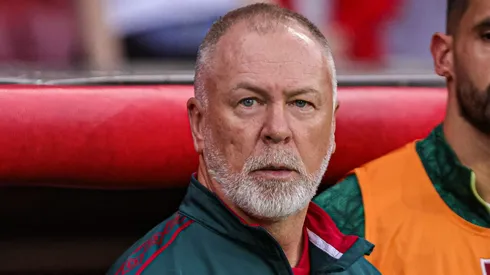 Mano Menezes é informado sobre arbitragem em classico