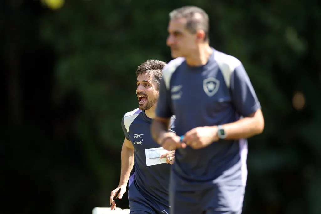 Comissão de Renato Paiva se surpreende com “ambição dos jogadores” em chegada ao Botafogo. Foto: Vitor Silva/Botafogo.