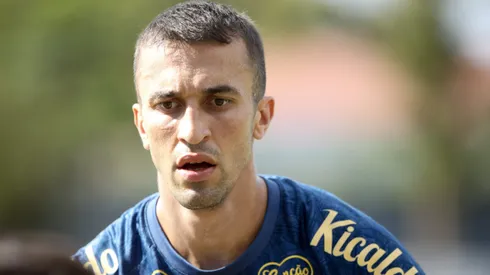 Santos opta por manter João Schmidt no elenco.