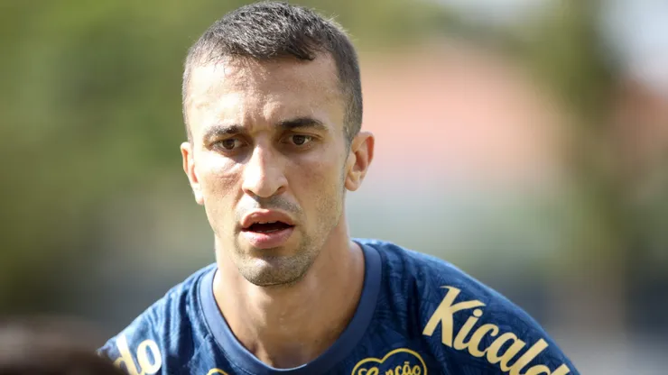 Santos opta por manter João Schmidt no elenco.