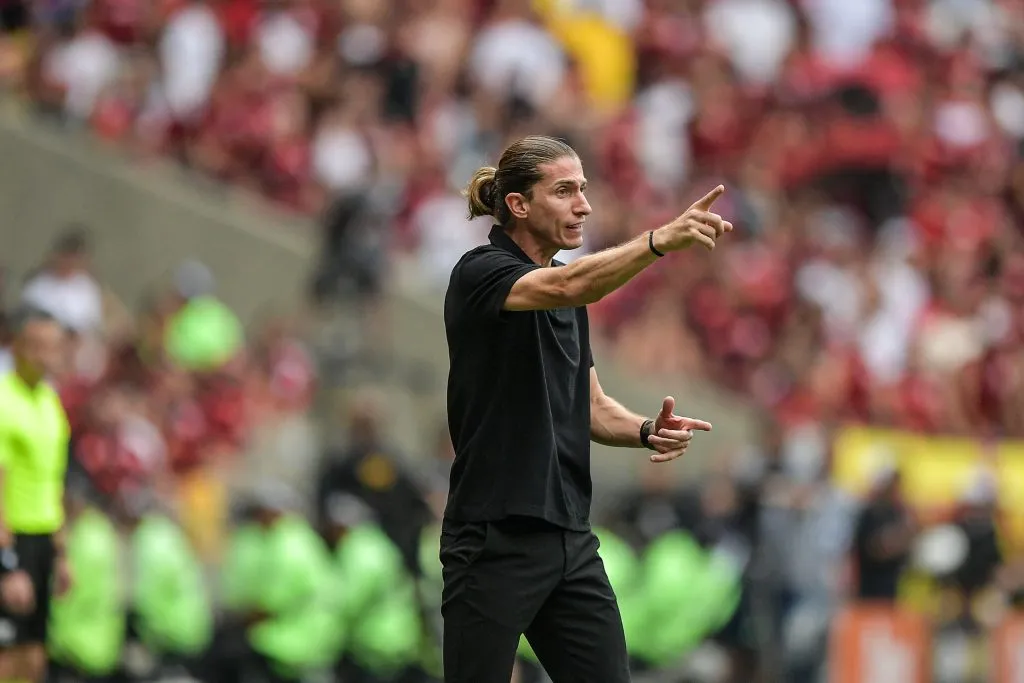 RJ – RIO DE JANEIRO – 03/11/2024 – COPA DO BRASIL 2024, FLAMENGO X ATLETICO-MG – Filipe Luis tecnico do Flamengo durante partida contra o Atletico-MG no estadio Maracana pelo campeonato Copa Do Brasil 2024. Foto: Thiago Ribeiro/AGIF