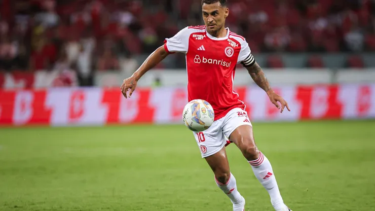 Alan Patrick, jogador do Internacional, durante o jogo contra o Avenida no Beira-Rio pelo Campeonato Gaúcho de 2025. Foto: Maxi Franzoi/AGIF