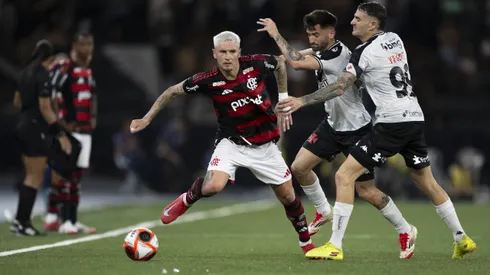 Flamengo e Vasco se enfrentam por uma vaga na grande final do Campeonato Carioca.
