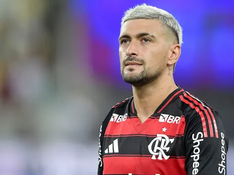 Arrascaeta é homenageado pelo Flamengo ao atingir 300 jogos