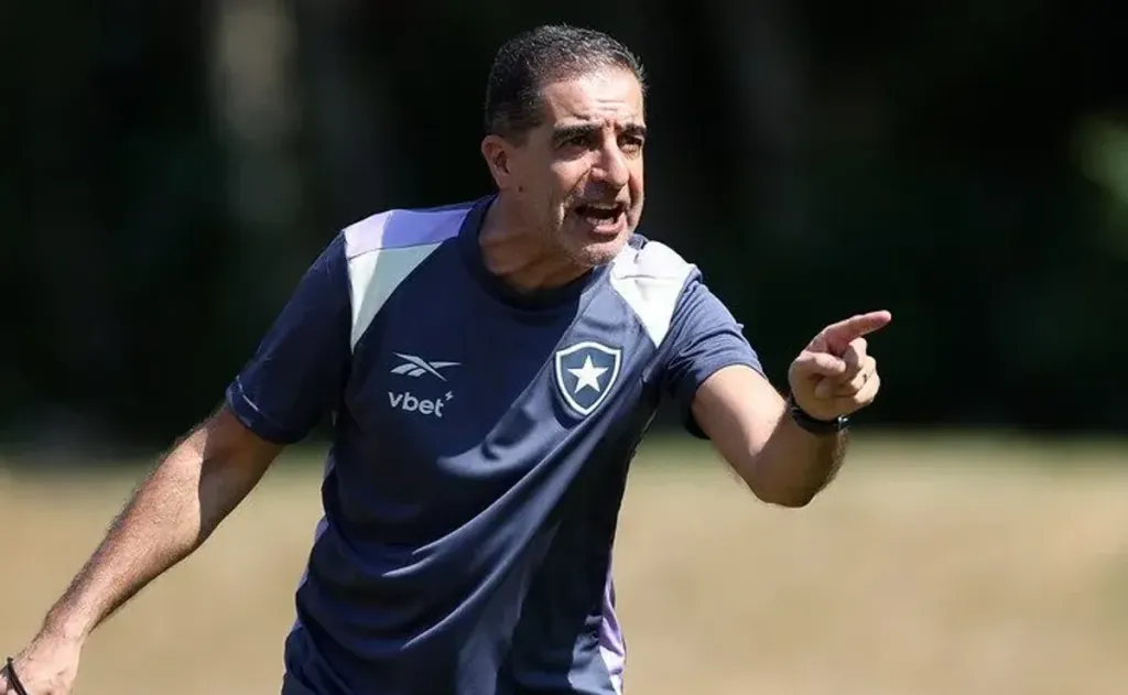 Renato Paiva é o atual técnico do Botafogo. Foto: Vitor Silva/Botafogo