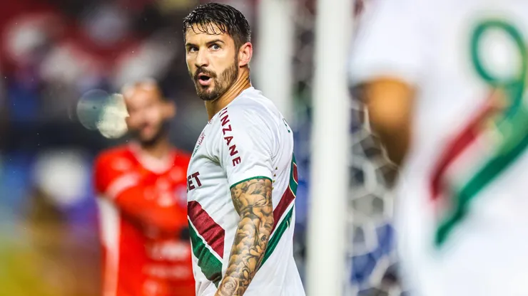 Chegada de Everaldo deve fazer Lelê perder espaço com Mano no Fluminense.