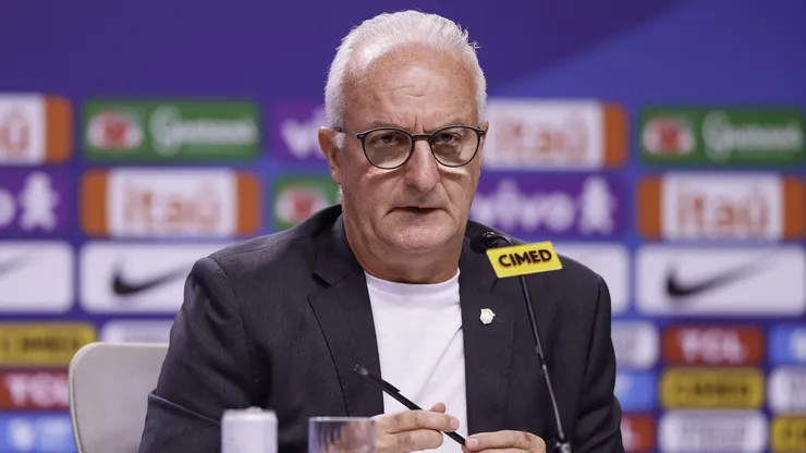 Dorival detalhou convocação de Danilo