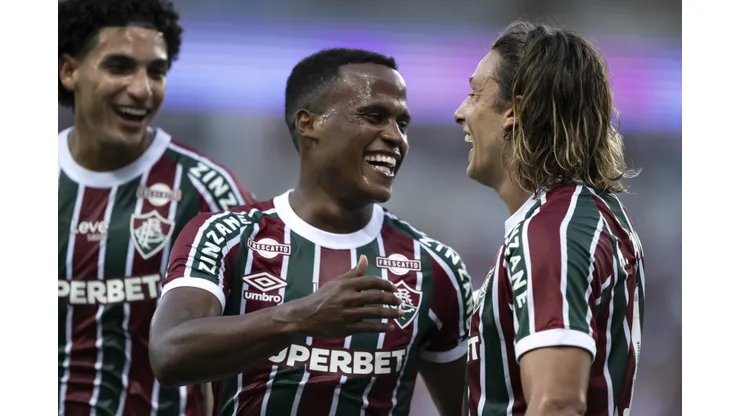 Canobbio jogador do Fluminense comemora seu gol com Jhon Arias jogador da sua equipe durante partida contra o Volta Redonda no estádio Maracanã pelo campeonato Carioca 2025. Foto: Jorge Rodrigues/AGIF