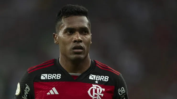 RJ - RIO DE JANEIRO - 15/09/2024 - BRASILEIRO A 2024, FLAMENGO X VASCO - Alex Sandro jogador do Flamengo durante partida contra o Vasco no estadio Maracana pelo campeonato Brasileiro A 2024.