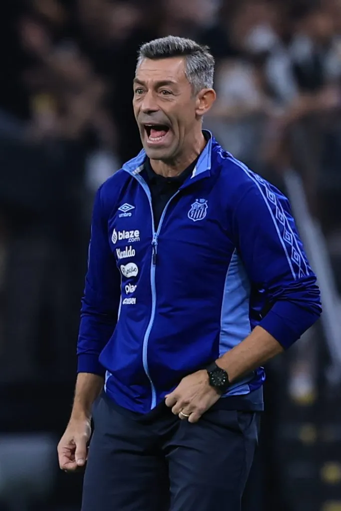 Pedro Caixinha exaltou Neymar, do Santos - Foto: Marcello Zambrana/AGIF.