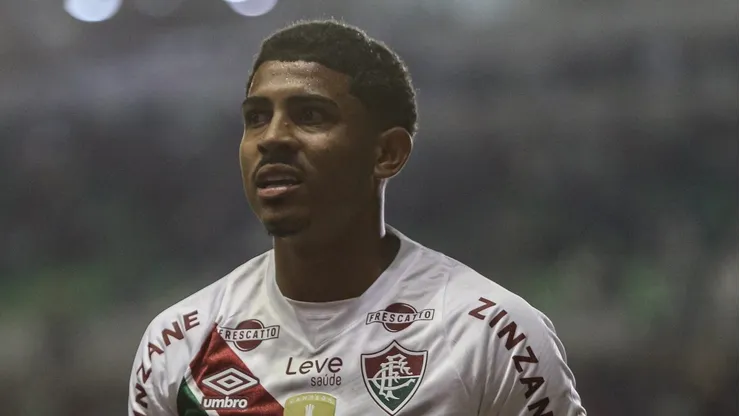 RS - CAXIAS DO SUL - 01/08/2024 - COPA DO BRASIL 2024, JUVENTUDE X FLUMINENSE - John Kennedy jogador do Fluminense reclama com a arbitragem durante partida contra o Juventude no estAdio Alfredo Jaconi pelo campeonato Copa Do Brasil 2024.