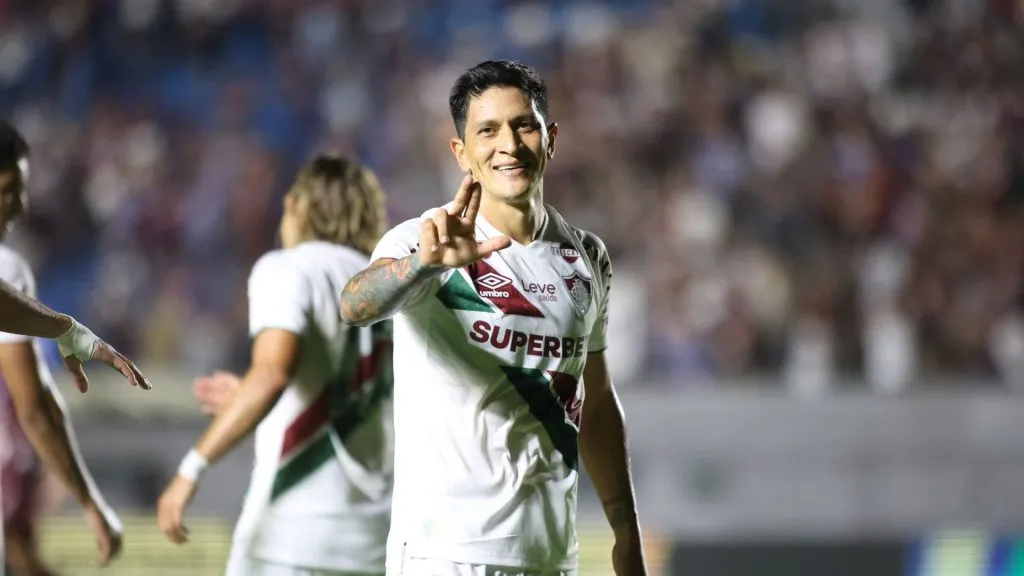 Cano comemorando gol pelo Fluminense