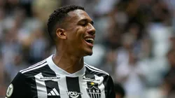 Colombiano estava sem espaço - Foto: Fernando Moreno/AGIF.