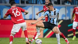 Monsalve, atleta do Grêmio, em ação durante a partida contra o Internacional, realizada na Arena do Grêmio, pelo Campeonato Gaúcho 2025. Foto: Maxi Franzoi/AGIF.