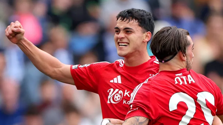 Ramón Sosa (de frente) quase veio para o Palmeiras em fevereiro após Nottingham Forest aceitar oferta alviverde