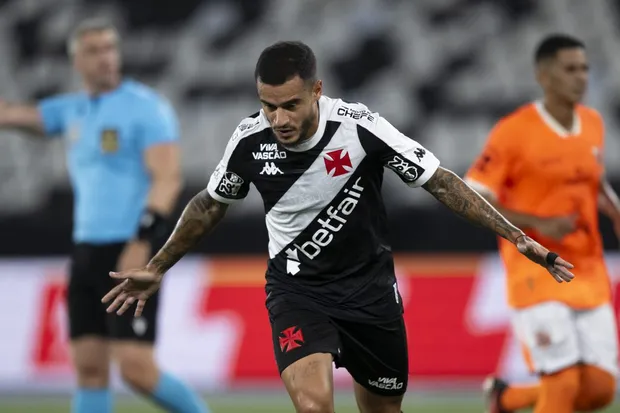 Philippe Coutinho comemorando pelo Vasco na Copa do Brasil – Foto: Jorge Rodrigues/AGIF