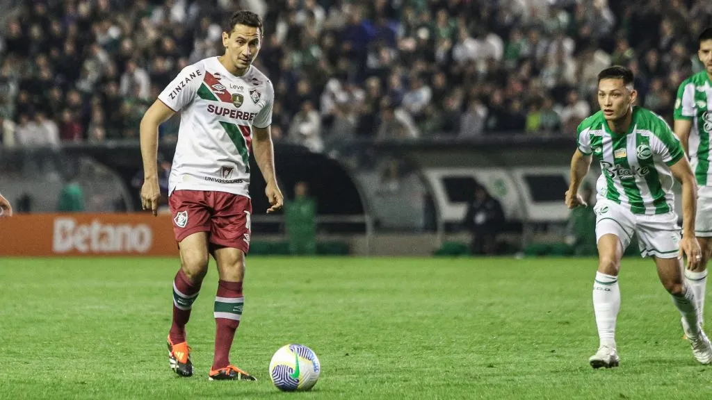 Ganso durante partida. Foto: Thiago Vasconcelos Dos Santos/AGIF