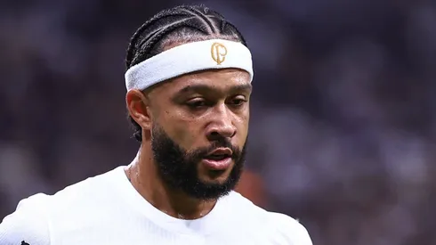 Depay durante jogo do Timão no Campeonato Paulista 2025.