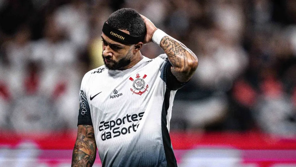 Foto: Leonardo Lima/AGIF – Futuro na Libertadores pode definir pela saída ou permanência de Depay no Timão.