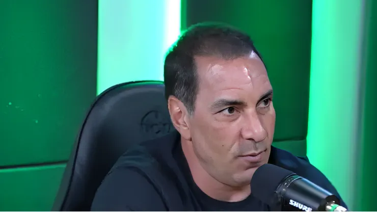 Edmundo em live no YouTube opina sobre a semi do Carioca. Foto: Reprodução/ YouTube.