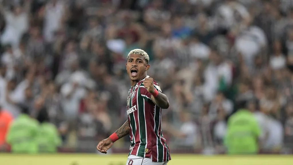 John Kennedy celebra tento marcado dentro do Maracanã. Foto: Thiago Ribeiro/AGIF.