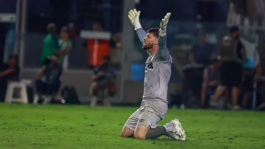 Tiago Volpi jogador do Grêmio durante partida contra o Juventude no estádio Alfredo Jaconi pelo campeonato Gaúcho 2025. Foto: Luiz Erbes/AGIF
