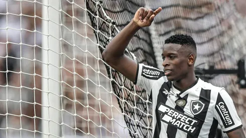 Luiz Henrique, jogador do Botafogo, durante partida contra o São Paulo, pelo Campeonato Brasileiro de 2024. Foto: Thiago Ribeiro/AGIF.