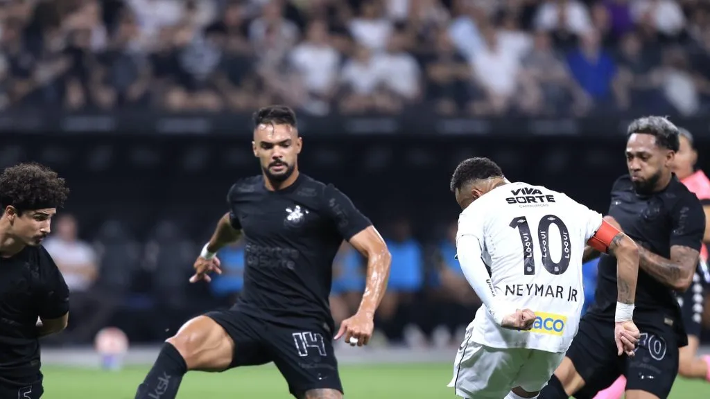 Foto: Marcello Zambrana/AGIF – No último duelo, atacante santista perdeu de 2 a 1 para o Corinthians na primeira fase do Paulistão.