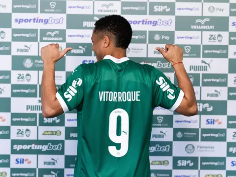 Vitor Roque arranca elogios de lenda da Seleção Brasileira